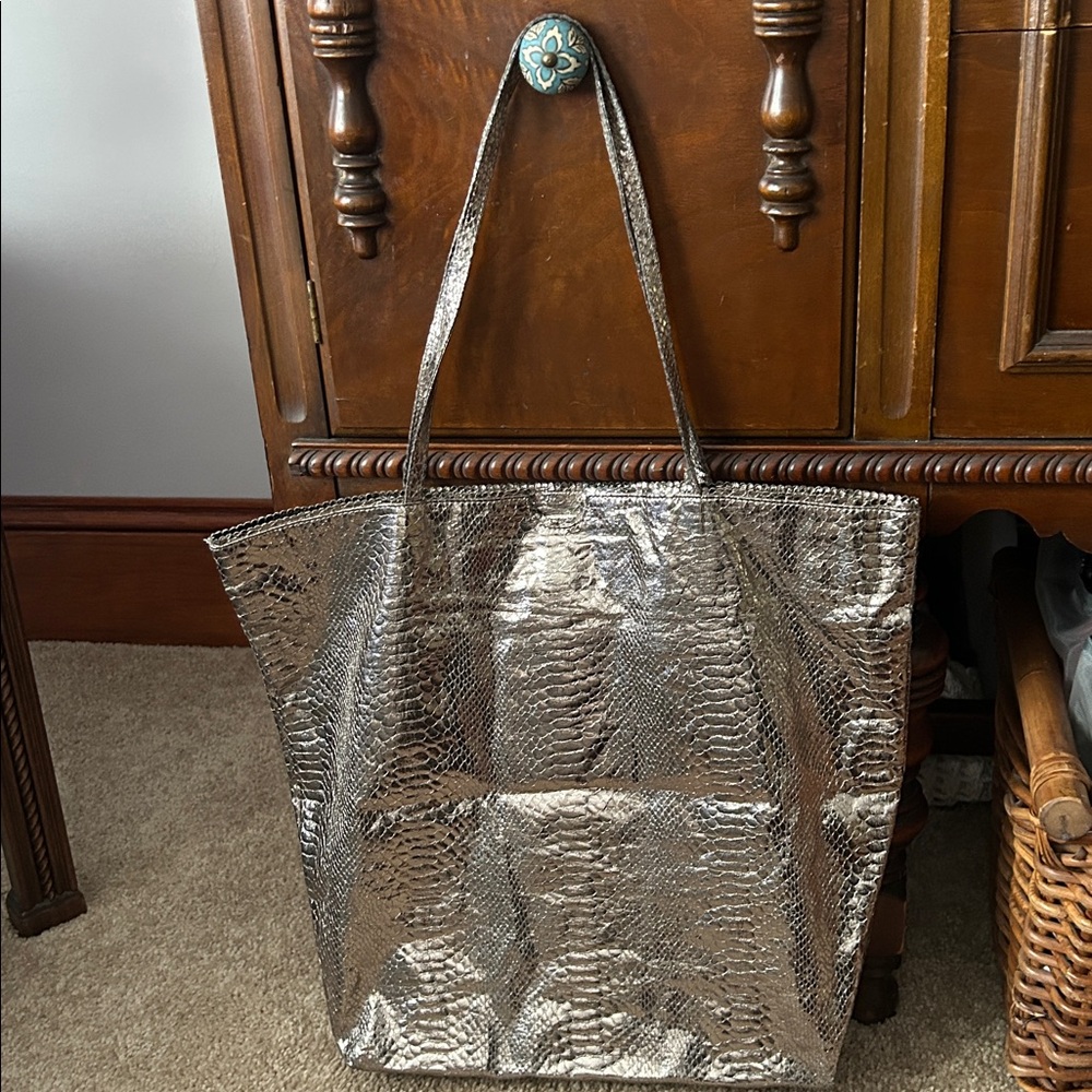 Metallic Textured Handbag